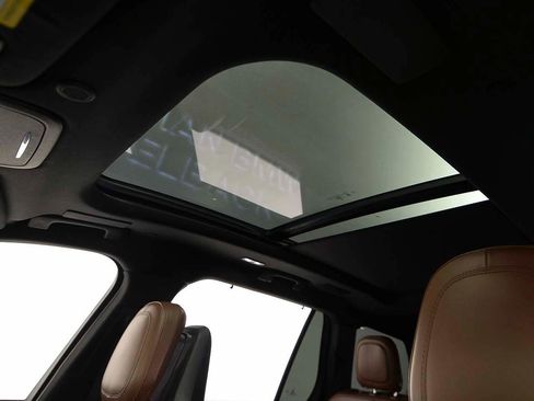 Used 2021 Lincoln Aviator Reserve w/ Equipment Group 201A image 7