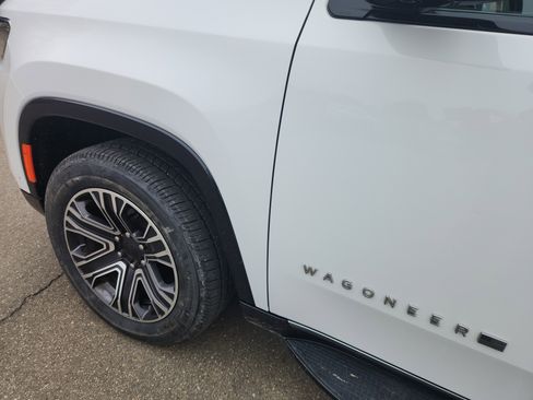 Used 2024 Jeep Wagoneer Series II image 59