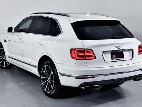 Used 2018 Bentley Bentayga image 12
