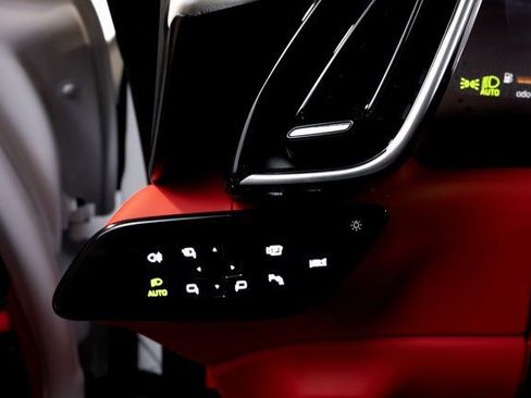 Certified 2025 Ferrari Roma Spider RWD image 45