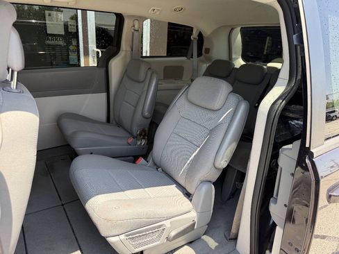 Used 2010 Dodge Grand Caravan SE FWD image 11