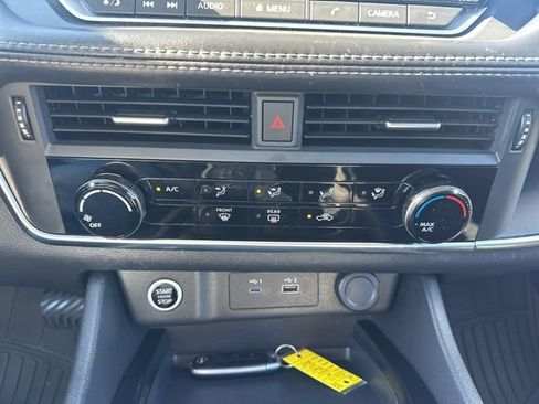 Used 2023 Nissan Rogue S image 19