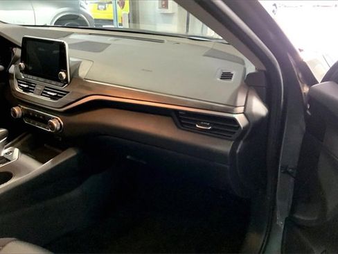 Used 2025 Nissan Altima 2.5 SV image 15