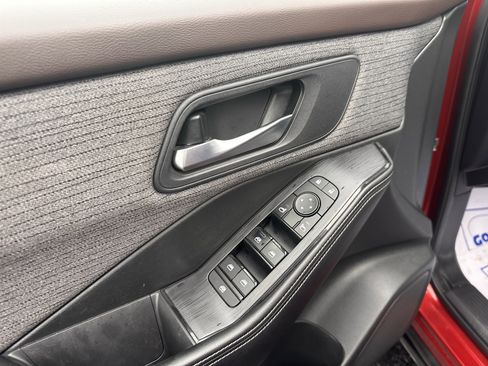 Used 2021 Nissan Rogue SV image 5