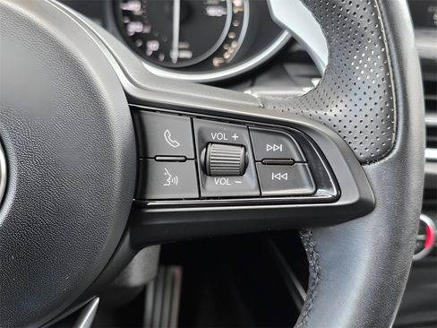 Used 2022 Alfa Romeo Stelvio Sprint image 28
