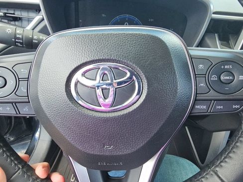 Used 2025 Toyota Corolla Cross XLE AWD/4WD image 12