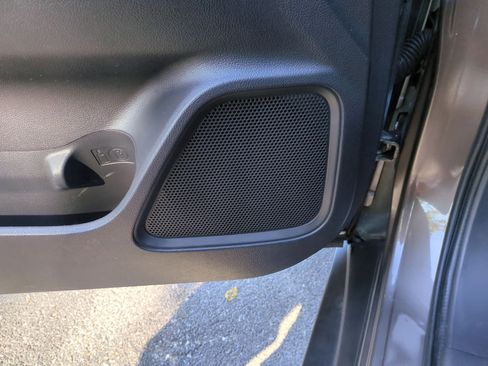 Used 2020 Mitsubishi Outlander ES image 23