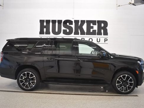 Used 2023 Chevrolet Suburban RST w/ Luxury Package AWD/4WD image 2