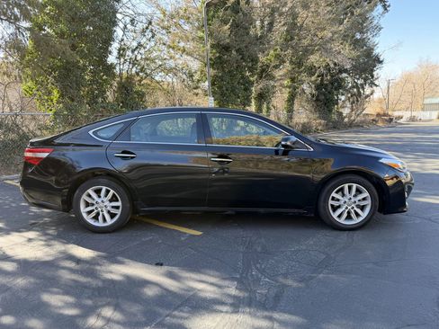 Used 2015 Toyota Avalon XLE image 11