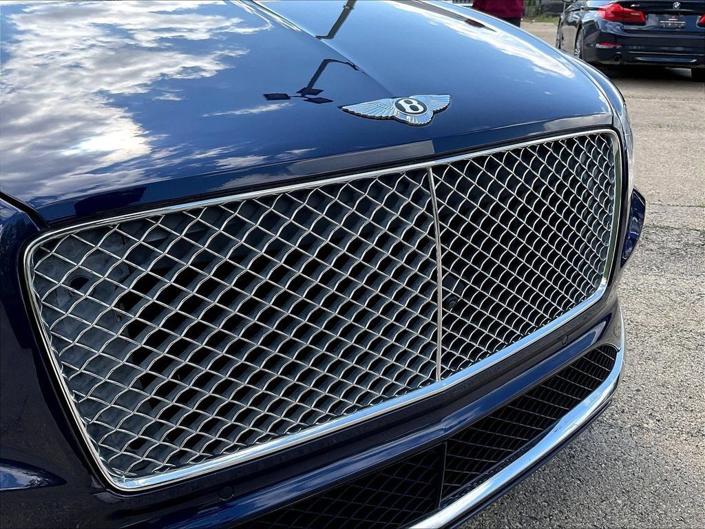 Used 2021 Bentley Bentayga AWD/4WD image 33