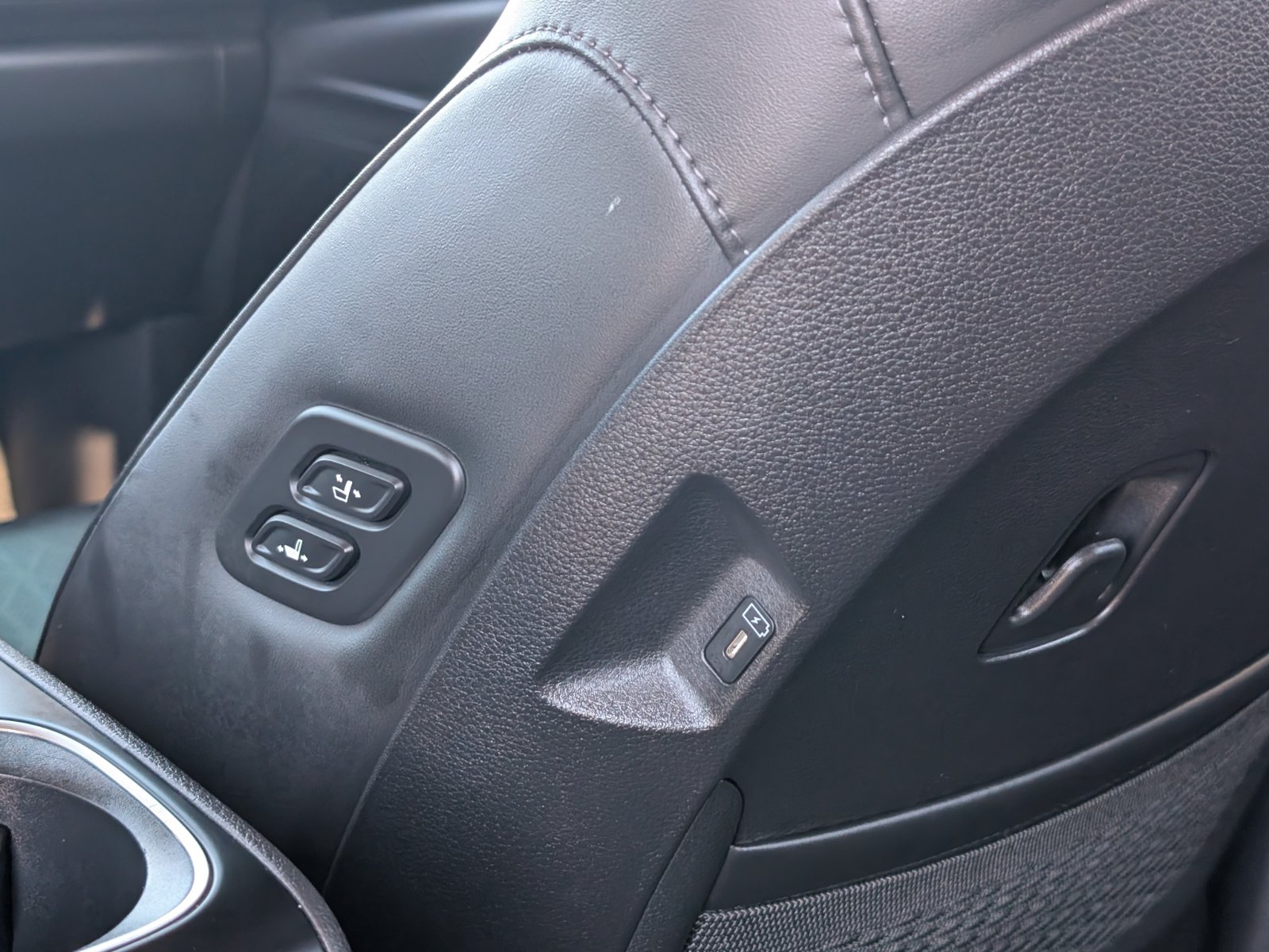 Used 2026 Kia Carnival SX w/ SX Dark Edition Package FWD image 21