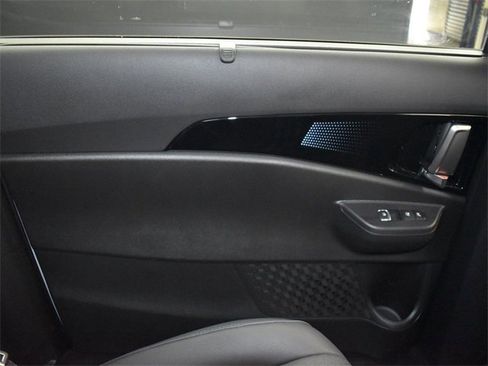 Certified 2025 Kia Carnival SX Prestige image 16