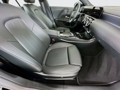 Used 2025 Mercedes-Benz CLA 250 image 29