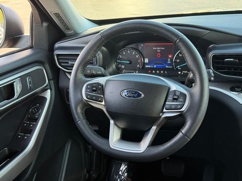 Used 2024 Ford Explorer XLT w/ Equipment Group 202A AWD/4WD image 15