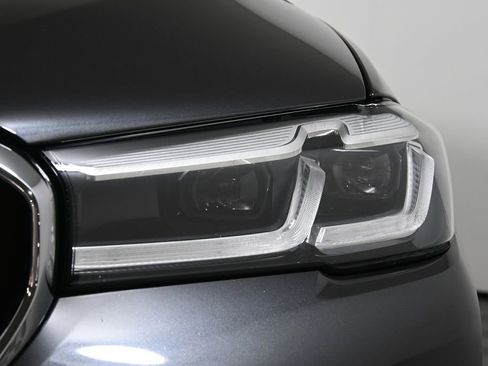 Certified 2023 BMW 530i xDrive w/ Premium Package image 11