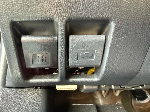 Used 2021 Toyota RAV4 LE FWD image 37