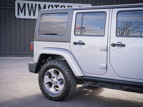 Used 2016 Jeep Wrangler Unlimited Sahara w/ Connectivity Group image 5