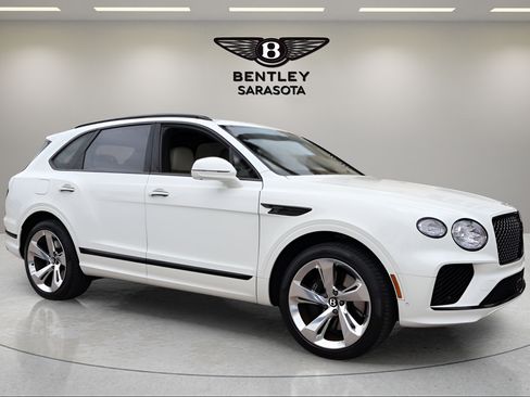 Used 2024 Bentley Bentayga AWD/4WD image 9