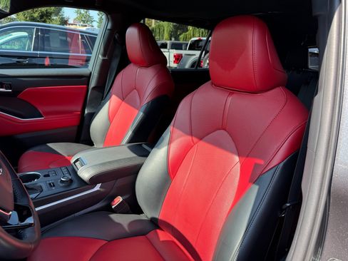 Used 2021 Toyota Highlander XSE image 12