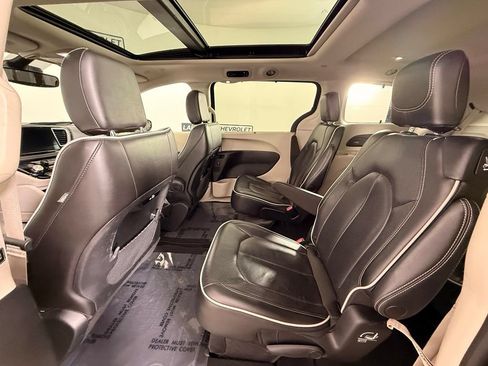 Used 2023 Chrysler Pacifica Limited FWD image 25
