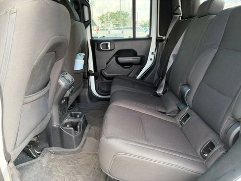 Used 2022 Jeep Gladiator Sport AWD/4WD image 4