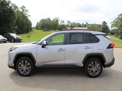 Used 2022 Toyota RAV4 XLE Premium image 9