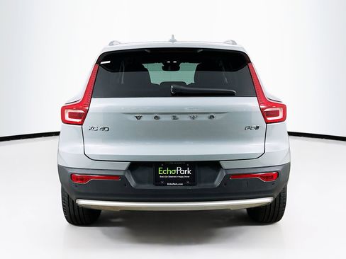 Used 2025 Volvo XC40 B5 Core image 7