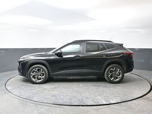 Used 2025 Chevrolet Trax LT image 10