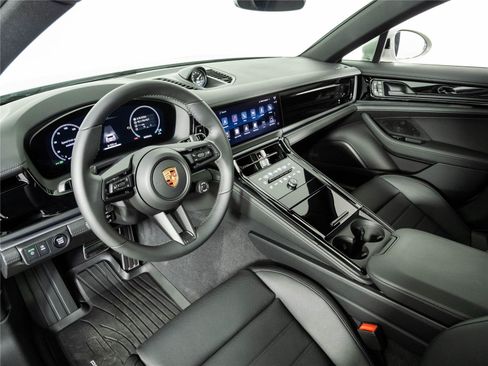New 2026 Porsche Panamera image 4