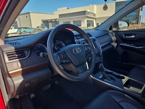Used 2017 Toyota Camry LE image 2