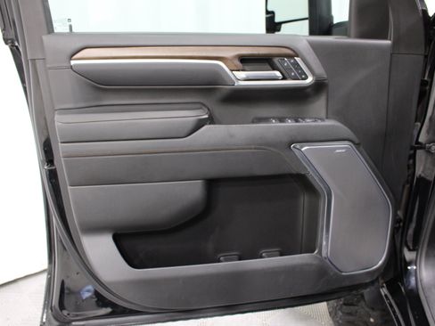 Used 2024 Chevrolet Silverado 2500 High Country w/ High Country Premium Package AWD/4WD image 6