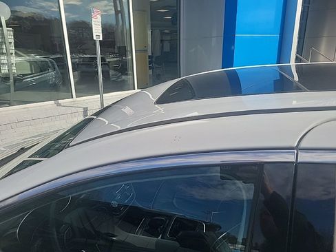 Used 2023 Chrysler Pacifica Limited image 19