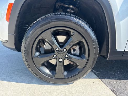 Used 2021 Jeep Grand Cherokee L Laredo AWD/4WD image 27