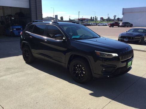 Used 2023 Jeep Cherokee Altitude Lux AWD/4WD image 4