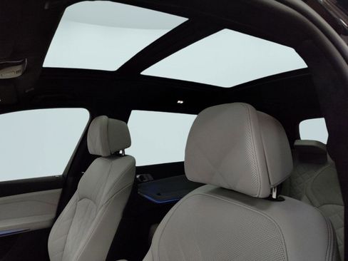 Used 2025 BMW X7 xDrive40i w/ Executive Package image 13