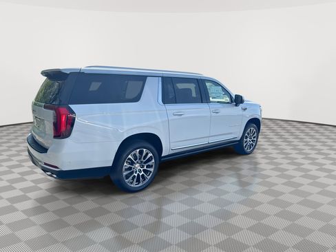 New 2026 GMC Yukon XL Denali w/ Denali Reserve Package image 8