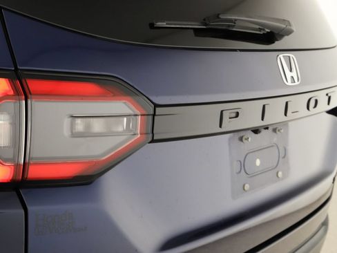 Used 2023 Honda Pilot Sport image 31