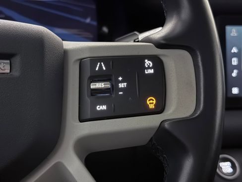 Used 2020 Land Rover Defender 110 First Edition image 39