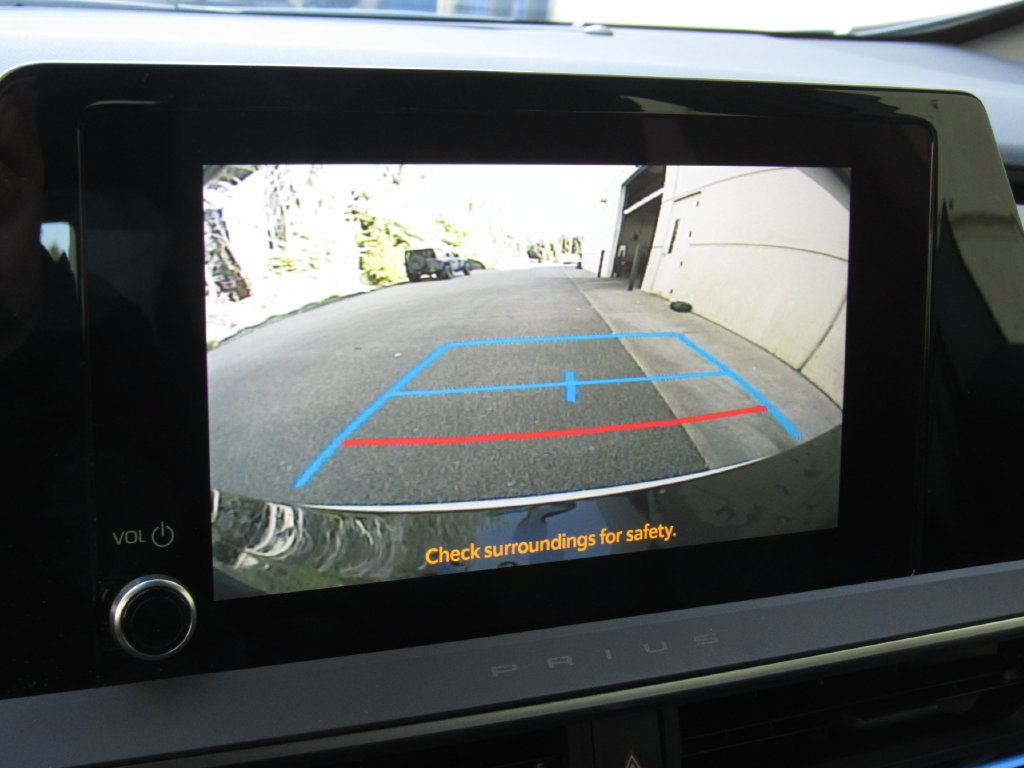 Certified 2025 Toyota Prius XLE FWD image 31