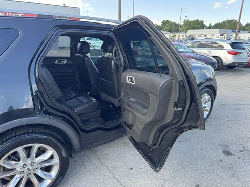 Used 2014 Ford Explorer XLT w/ Equipment Group 202A FWD image 12