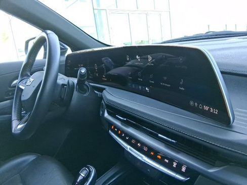 Used 2025 Cadillac XT4 Premium Luxury FWD image 15