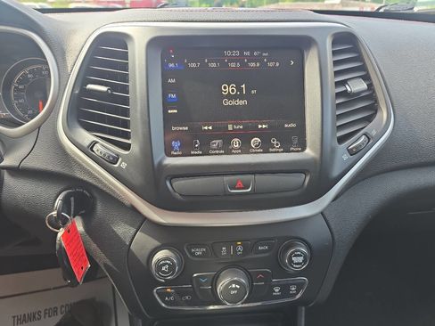 Used 2016 Jeep Cherokee Trailhawk w/ Cold Weather Group AWD/4WD image 11