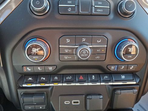 Used 2021 Chevrolet Silverado 1500 High Country w/ Technology Package image 18