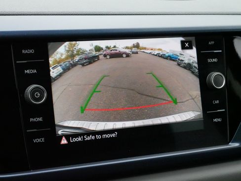 Certified 2022 Volkswagen Taos SE image 31