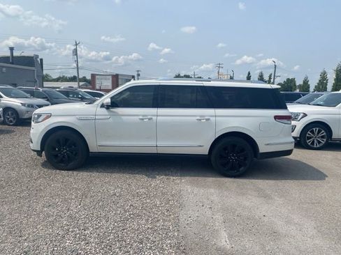 Used 2023 Lincoln Navigator L Reserve AWD/4WD image 3