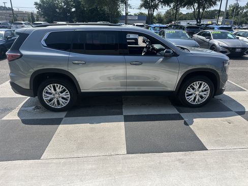 Used 2026 GMC Acadia Elevation w/ Elevation Premium Package FWD image 3