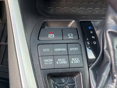 Used 2022 Toyota RAV4 XLE image 36