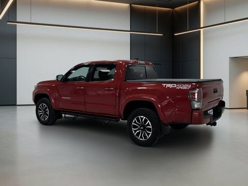 Used 2020 Toyota Tacoma TRD Sport w/ Technology Package AWD/4WD image 3