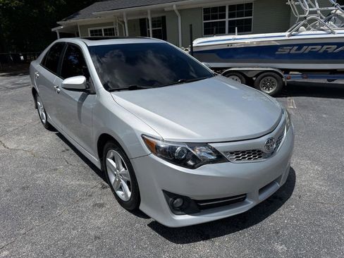Used 2012 Toyota Camry SE w/ Leather Pkg FWD image 1
