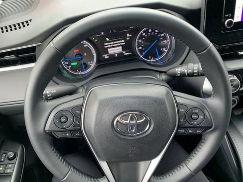 Used 2023 Toyota Venza LE image 19